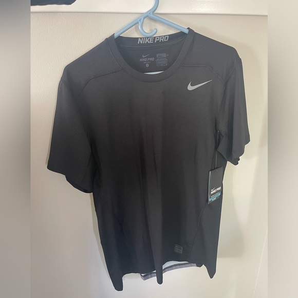 Nike Other - NWT men’s Nike hypercool fitted tee